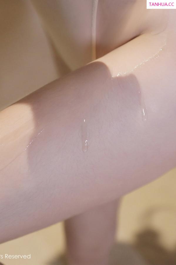   [XiuRen]高清写真图 2024.08.27 No.9072 江露露 丝袜美腿第13张图片